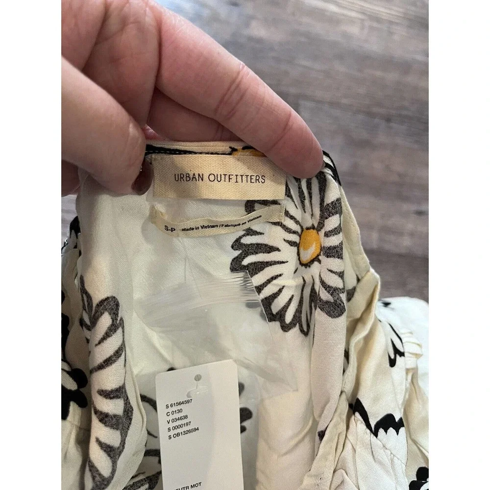 Urban Outfitters Juniors Daisy Dress Size Small Short Vneck White O3 - Picture 3 of 8